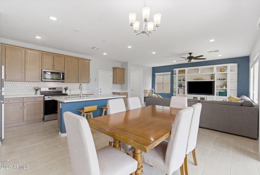 Image 10 of property listing at 2150 N MARKETSIDE Avenue, Buckeye, AZ 85396