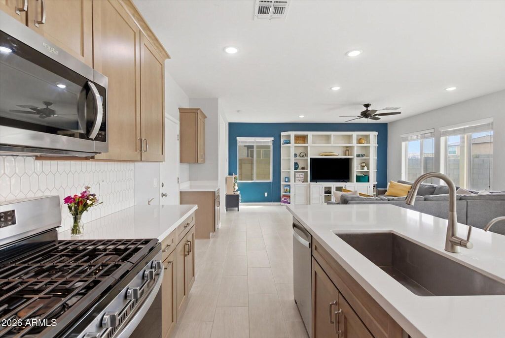 Image 18 of property listing at 2150 N MARKETSIDE Avenue, Buckeye, AZ 85396