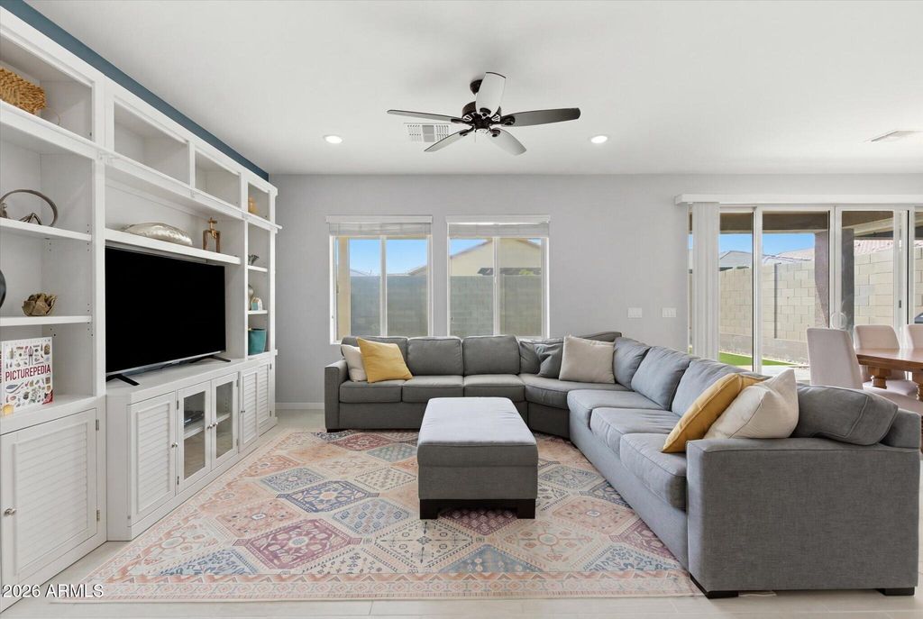 Image 4 of property listing at 2150 N MARKETSIDE Avenue, Buckeye, AZ 85396