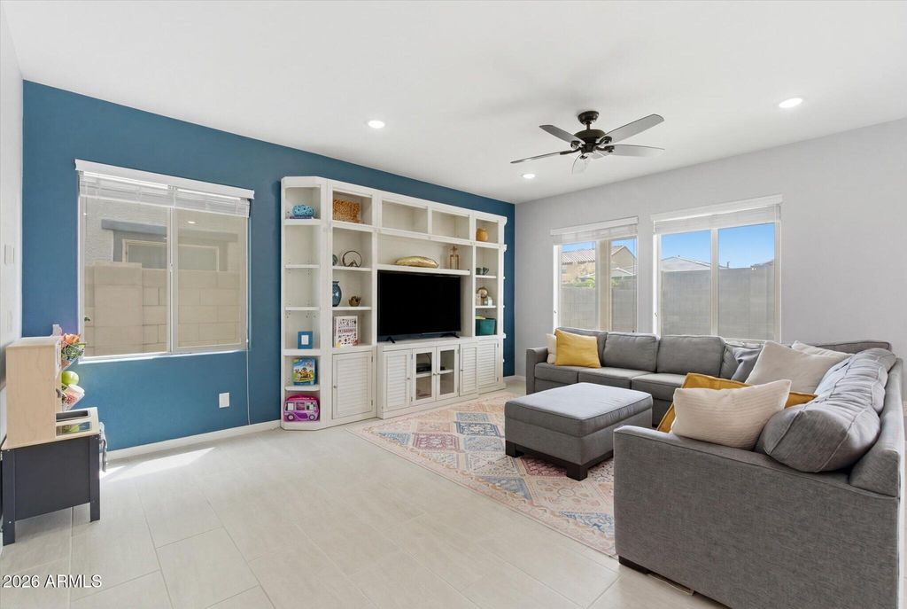 Image 5 of property listing at 2150 N MARKETSIDE Avenue, Buckeye, AZ 85396