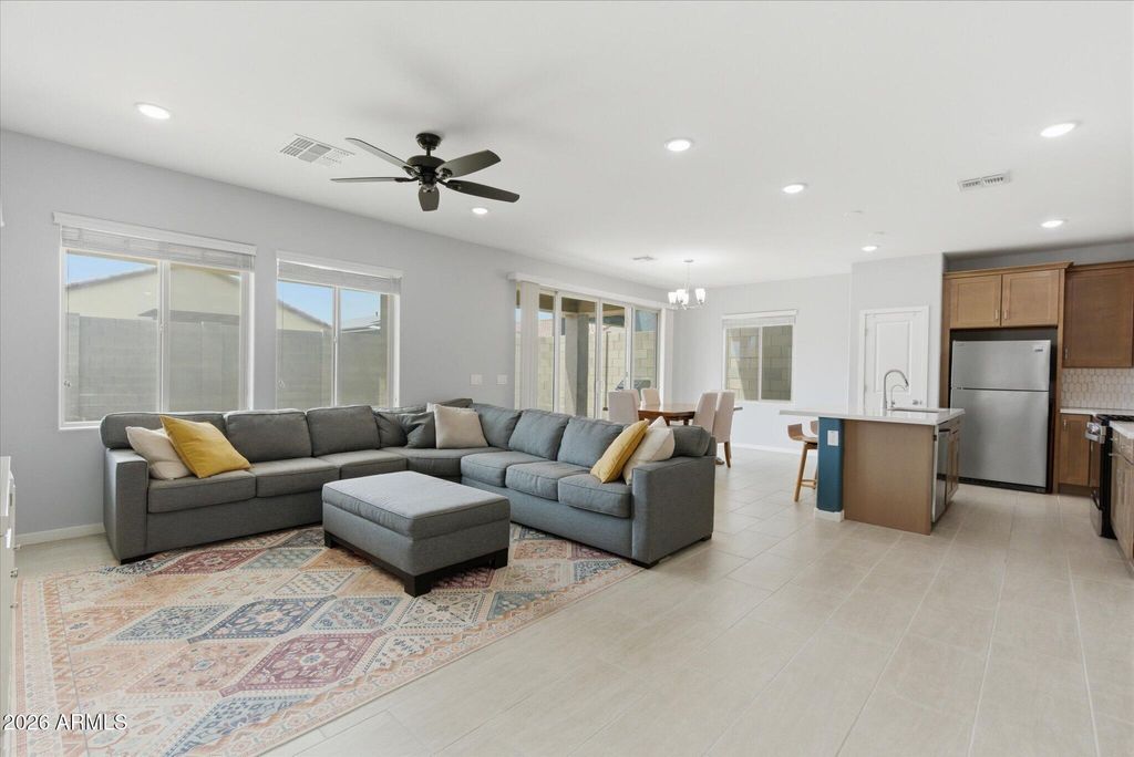 Image 6 of property listing at 2150 N MARKETSIDE Avenue, Buckeye, AZ 85396