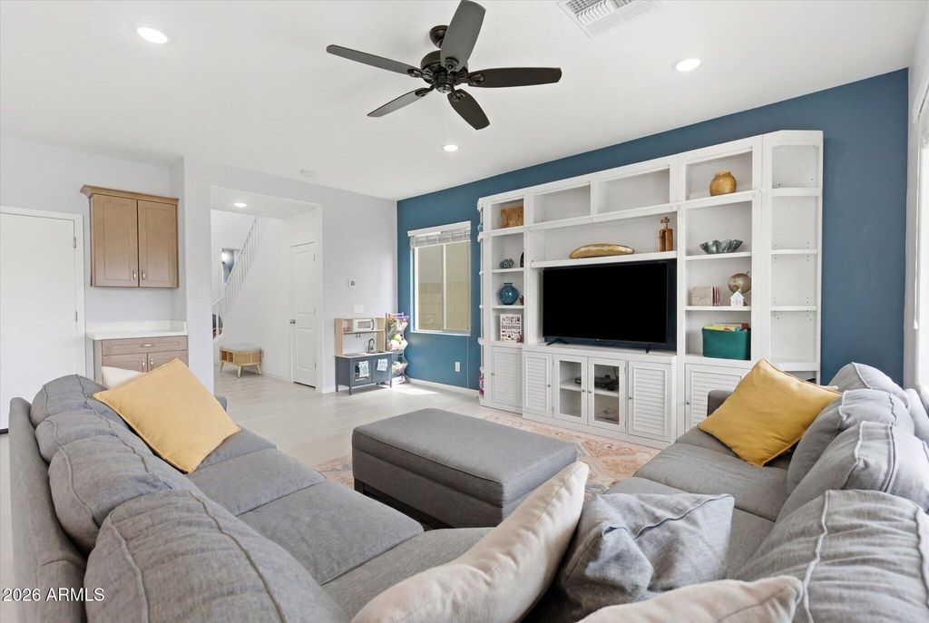 Image 7 of property listing at 2150 N MARKETSIDE Avenue, Buckeye, AZ 85396