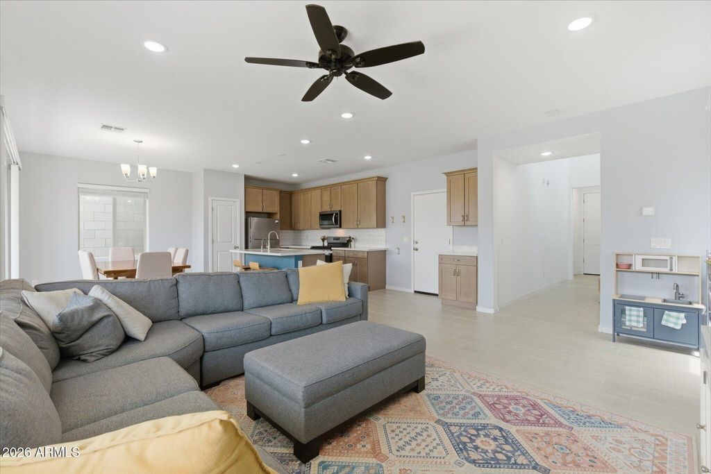Image 8 of property listing at 2150 N MARKETSIDE Avenue, Buckeye, AZ 85396