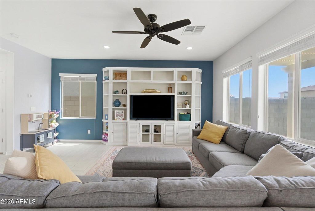 Image 9 of property listing at 2150 N MARKETSIDE Avenue, Buckeye, AZ 85396