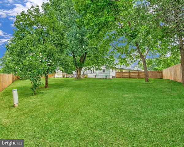 201 E LYNN CT, Sterling, VA 20164