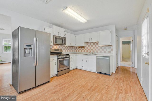 201 E LYNN CT, Sterling, VA 20164
