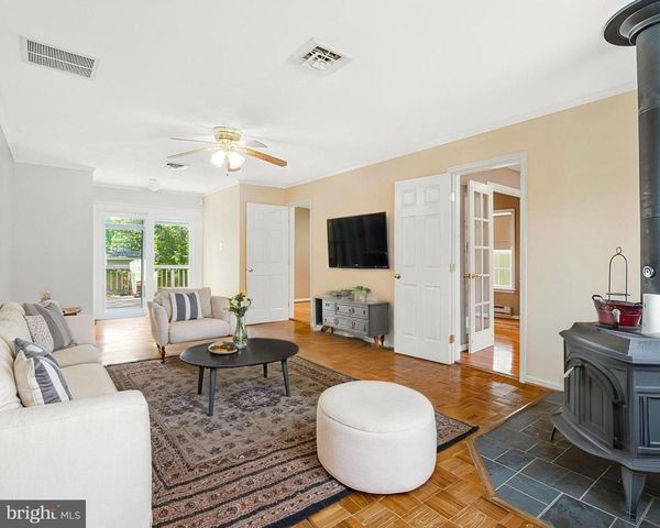 201 E LYNN CT, Sterling, VA 20164