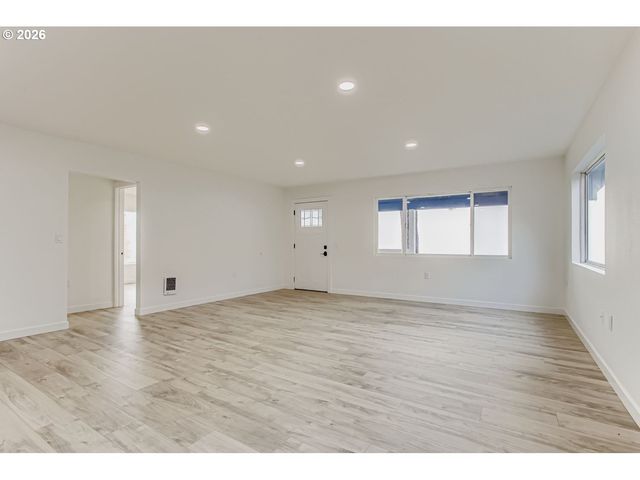 3913 Se WOODBURN Rd, Washougal, WA 98671