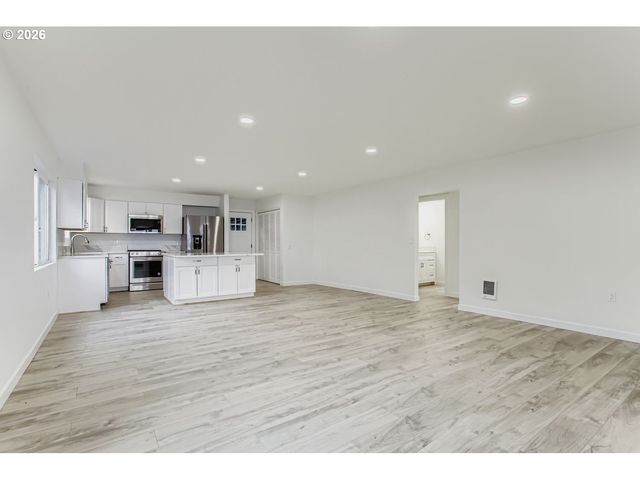3913 Se WOODBURN Rd, Washougal, WA 98671