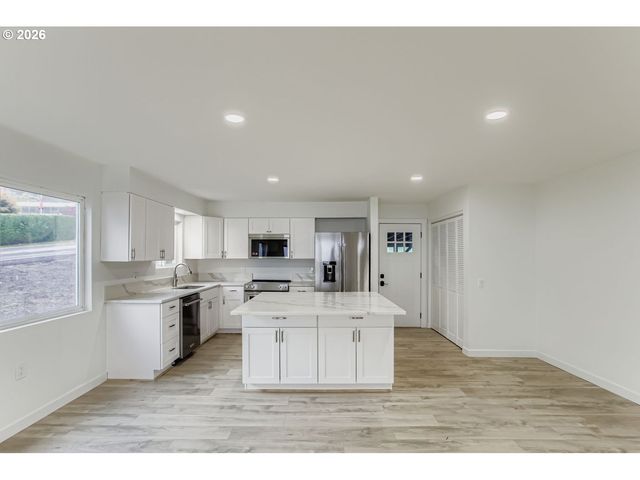 3913 Se WOODBURN Rd, Washougal, WA 98671