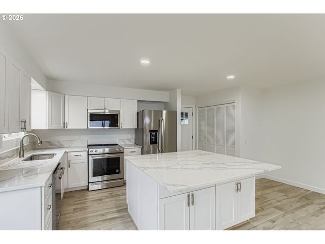 3913 Se WOODBURN Rd, Washougal, WA 98671