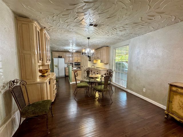 2320 Village Way, Dallas, TX 75216