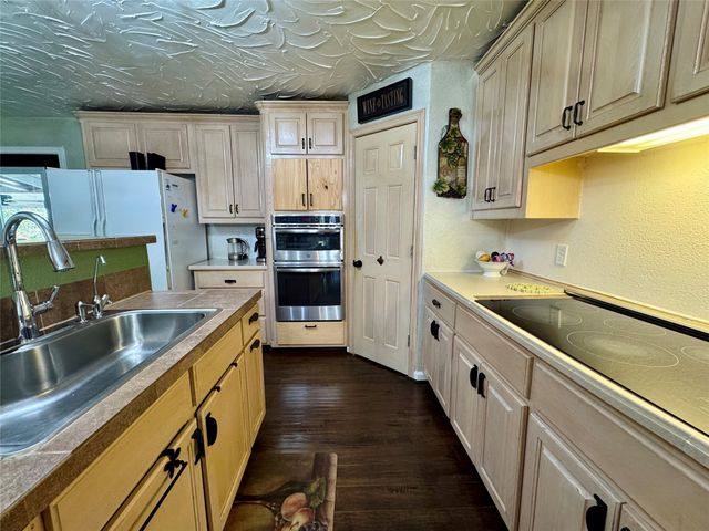 2320 Village Way, Dallas, TX 75216