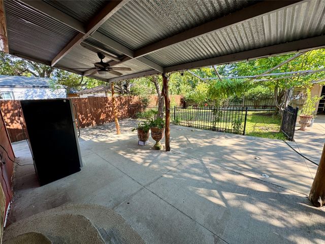 2320 Village Way, Dallas, TX 75216