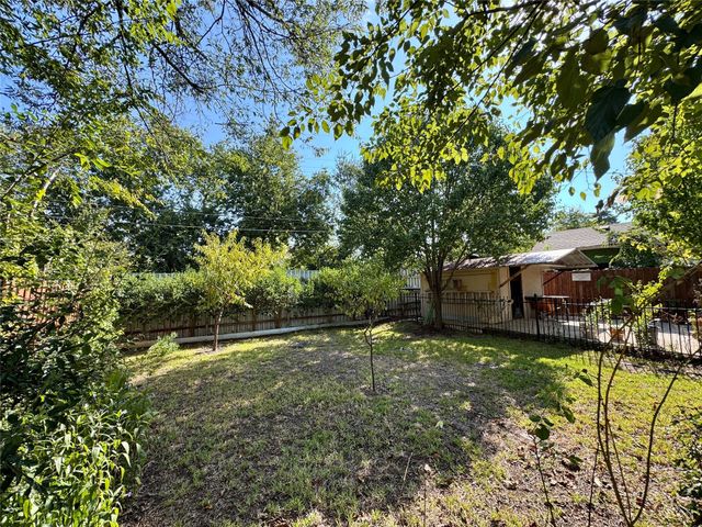 2320 Village Way, Dallas, TX 75216