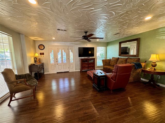 2320 Village Way, Dallas, TX 75216