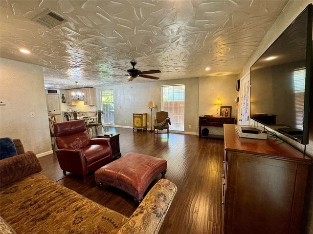 2320 Village Way, Dallas, TX 75216