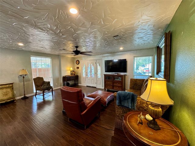 2320 Village Way, Dallas, TX 75216