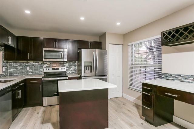 10837 NW 46th Dr, Coral Springs, FL 33076