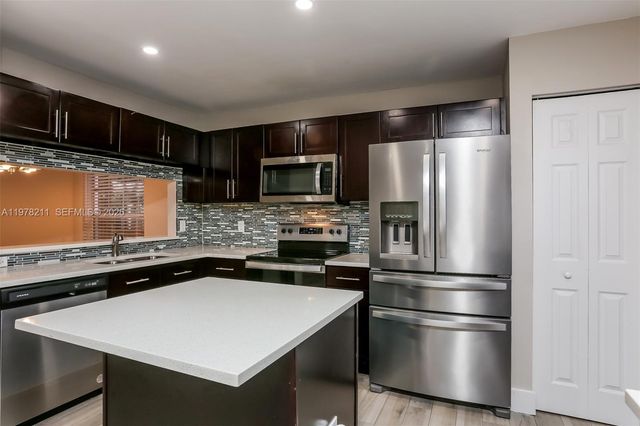 10837 NW 46th Dr, Coral Springs, FL 33076