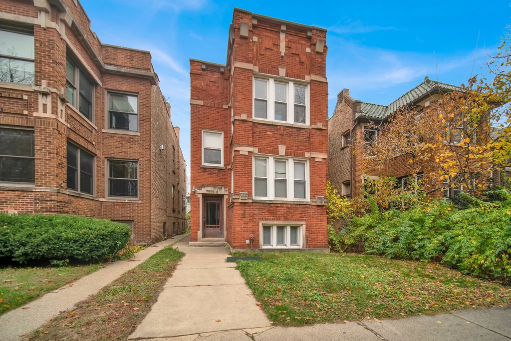 Image 1 of property listing at 6447 N Glenwood Avenue, Chicago, IL 60626