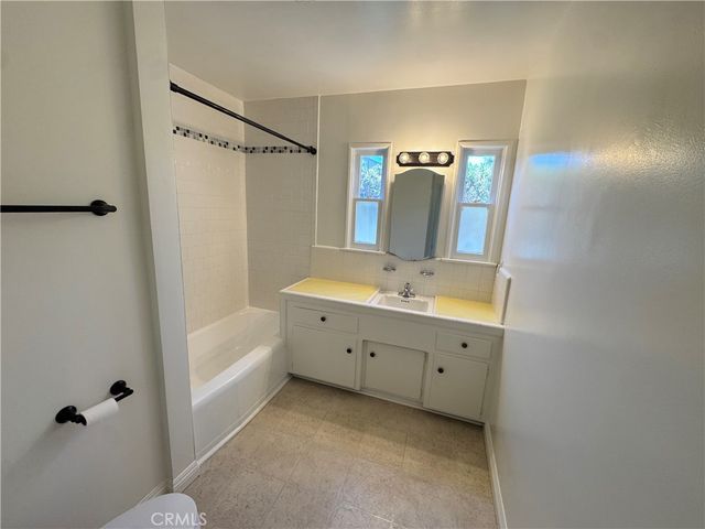 933 W Autumn Drive, Anaheim, CA 92805