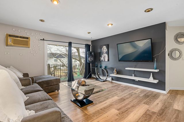 245 N Mill Road 9C, Addison, IL 60101