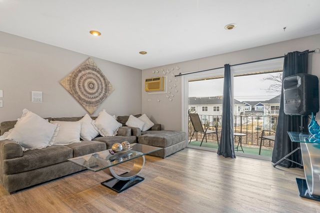 245 N Mill Road 9C, Addison, IL 60101