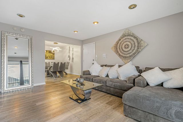 245 N Mill Road 9C, Addison, IL 60101