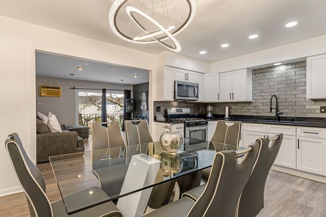 245 N Mill Road 9C, Addison, IL 60101