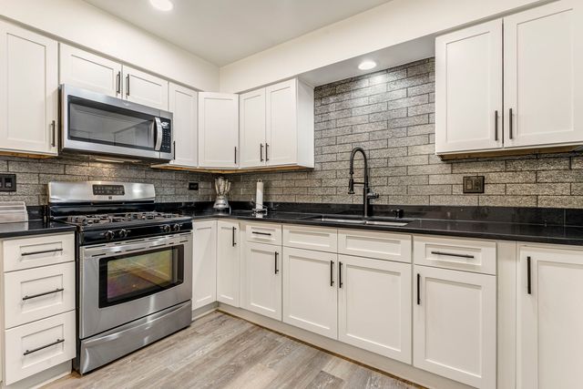 245 N Mill Road 9C, Addison, IL 60101