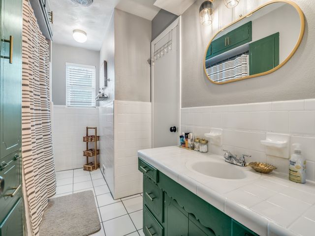 2505 Fenestra Drive, Dallas, TX 75228