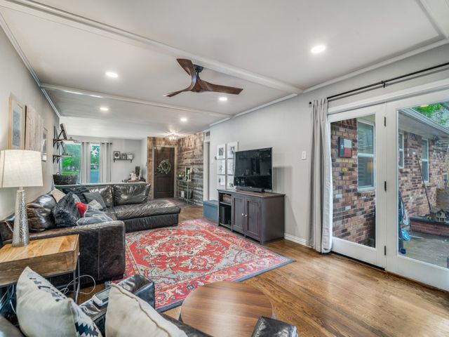 2505 Fenestra Drive, Dallas, TX 75228