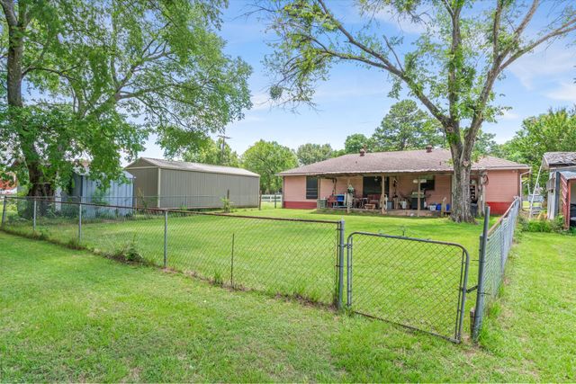 410 W Pine St Street, Edgewood, TX 75117