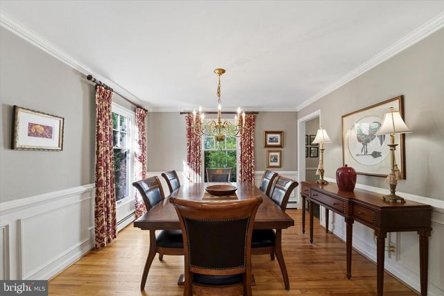 1 OAK TREE LN, Malvern, PA 19355