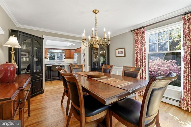 1 OAK TREE LN, Malvern, PA 19355