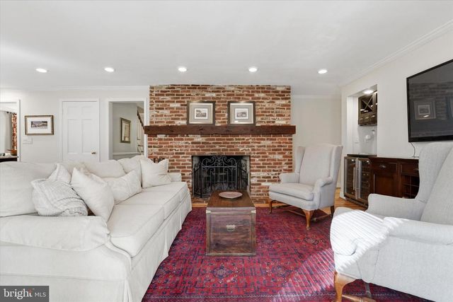 1 OAK TREE LN, Malvern, PA 19355