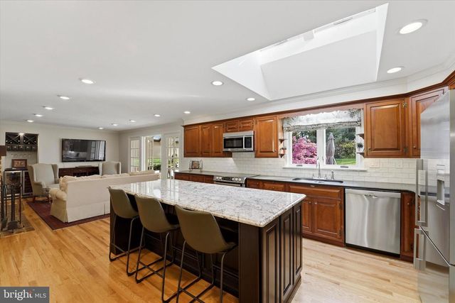 1 OAK TREE LN, Malvern, PA 19355