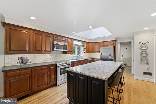 1 OAK TREE LN, Malvern, PA 19355