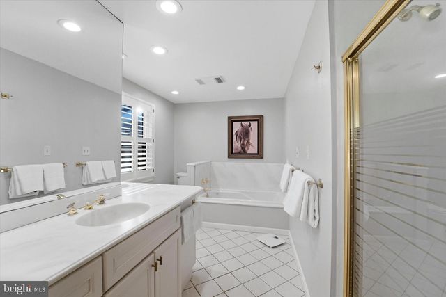1 OAK TREE LN, Malvern, PA 19355