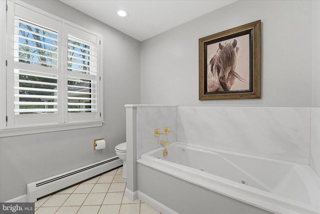 1 OAK TREE LN, Malvern, PA 19355
