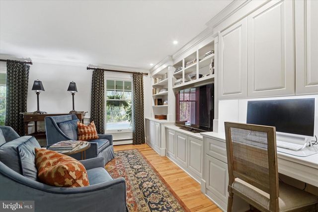 1 OAK TREE LN, Malvern, PA 19355