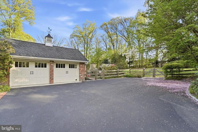 1 OAK TREE LN, Malvern, PA 19355