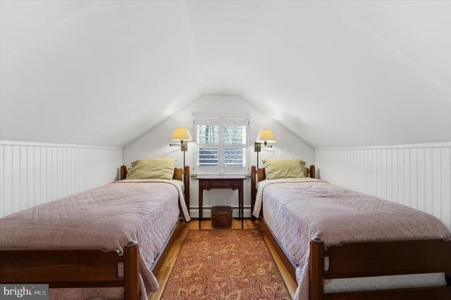 1 OAK TREE LN, Malvern, PA 19355