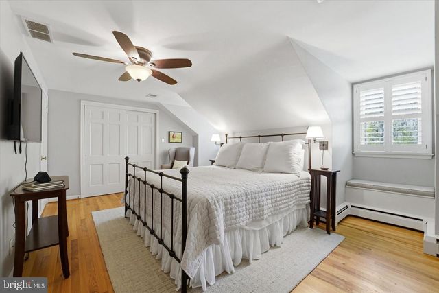 1 OAK TREE LN, Malvern, PA 19355