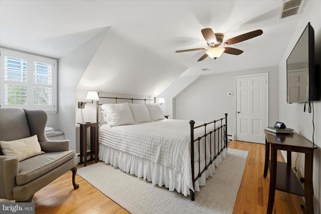 1 OAK TREE LN, Malvern, PA 19355