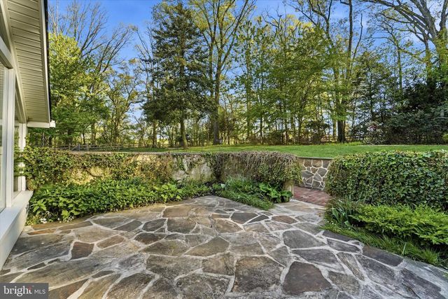 1 OAK TREE LN, Malvern, PA 19355
