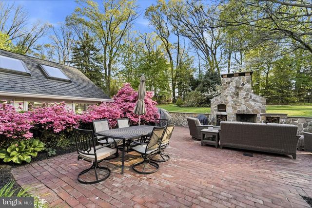 1 OAK TREE LN, Malvern, PA 19355