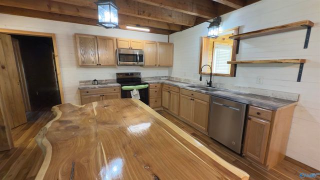 1505 Pleasant Valley Road, Rainbow City, AL 35906