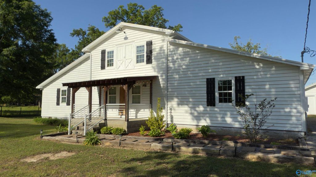 1505 Pleasant Valley Road, Rainbow City, AL 35906